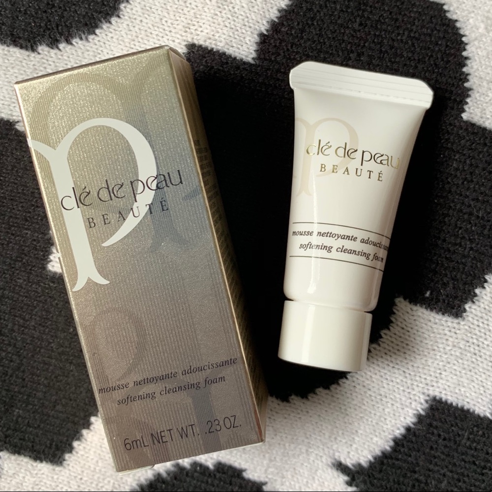 Clé de Peau Beauté Softening Cleansing Foam
